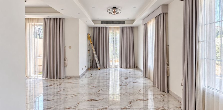 Adosado en Dubai, 2 dormitorios, 423 m², № 141640