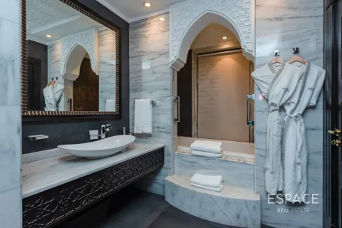 Villa in Palm Jumeirah, Dubai 4 bedrooms, 581 sq.m. № 122967 - photo 8