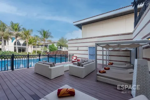 Villa in Palm Jumeirah, Dubai 4 bedrooms, 581 sq.m. № 122967 - photo 15