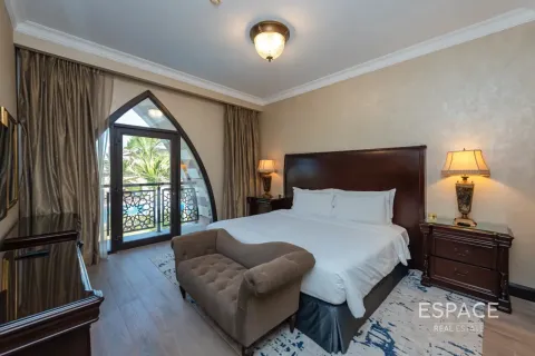 Villa in Palm Jumeirah, Dubai 4 bedrooms, 581 sq.m. № 122967 - photo 9