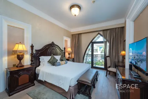 Villa in Palm Jumeirah, Dubai 4 bedrooms, 581 sq.m. № 122967 - photo 10