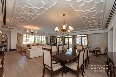 Villa in Palm Jumeirah, Dubai 4 bedrooms, 581 sq.m. № 122967 - photo 5