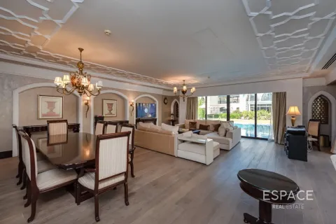 Villa in Palm Jumeirah, Dubai 4 bedrooms, 581 sq.m. № 122967 - photo 4