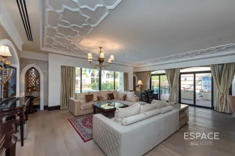 Villa in Palm Jumeirah, Dubai 4 bedrooms, 581 sq.m. № 122967 - photo 3