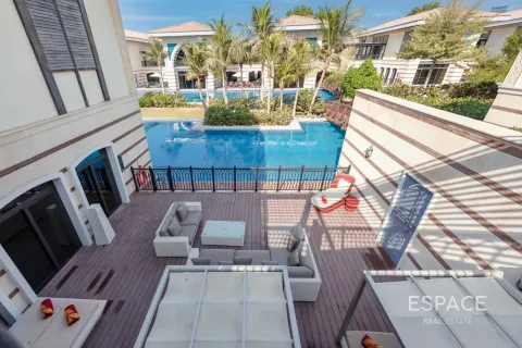 Villa in Palm Jumeirah, Dubai 4 bedrooms, 581 sq.m. № 122967 - photo 20