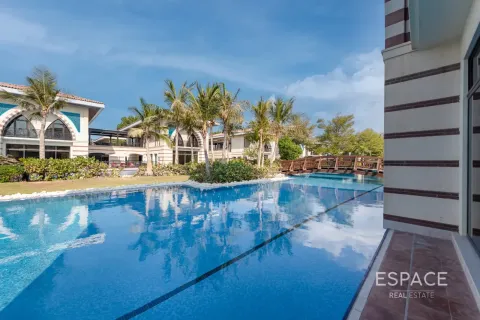 Villa in Palm Jumeirah, Dubai 4 bedrooms, 581 sq.m. № 122967 - photo 18
