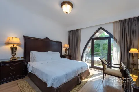 Villa in Palm Jumeirah, Dubai 4 bedrooms, 581 sq.m. № 122967 - photo 11