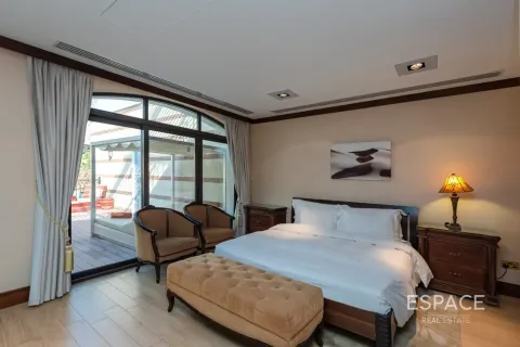Villa in Palm Jumeirah, Dubai 4 bedrooms, 581 sq.m. № 122967 - photo 13