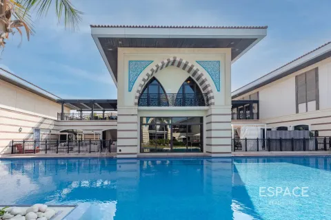 Villa in Palm Jumeirah, Dubai 4 bedrooms, 581 sq.m. № 122967