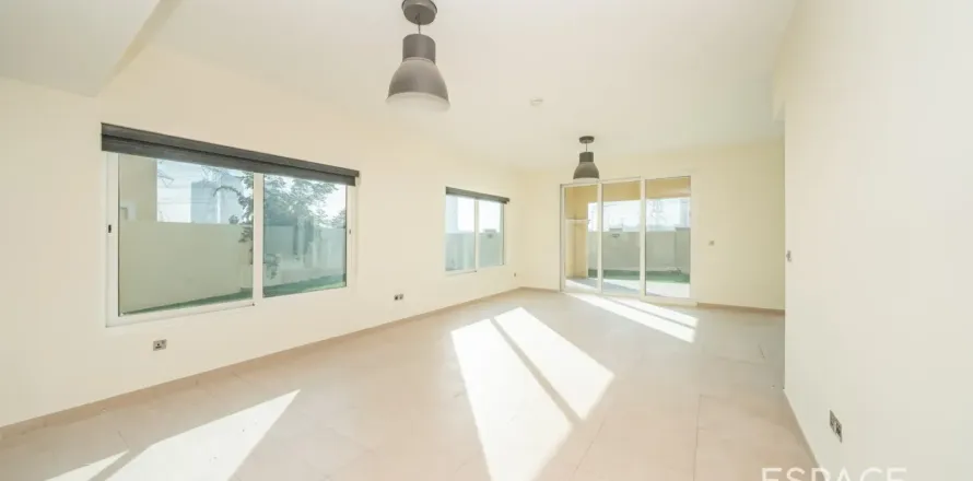 Villa à Legacy Nova Villas, Jumeirah Park, Dubai, 4 chambres, 455 m², № 122970