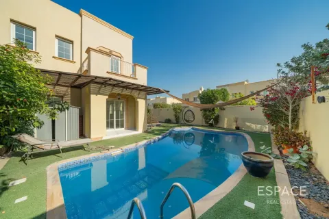 Villa en The Springs, Dubai, 2 dormitorios, 167 m², № 122972