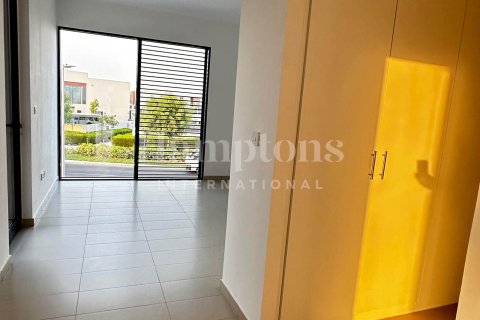 Villa in Dubai Land, Dubai 4 bedrooms, 324.51017900 sq.m. № 63885 - photo 24