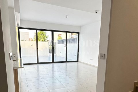 Villa in Dubai Land, Dubai 4 bedrooms, 324.51017900 sq.m. № 63885 - photo 1