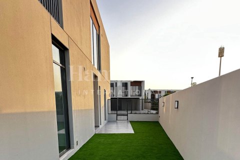 Villa in Dubai Land, Dubai 4 bedrooms, 324.51017900 sq.m. № 63885 - photo 5