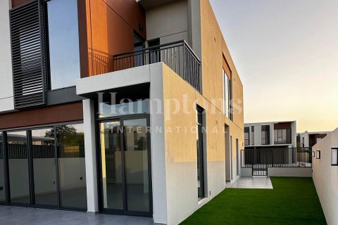 Villa in Dubai Land, Dubai 4 bedrooms, 324.51017900 sq.m. № 63885 - photo 9