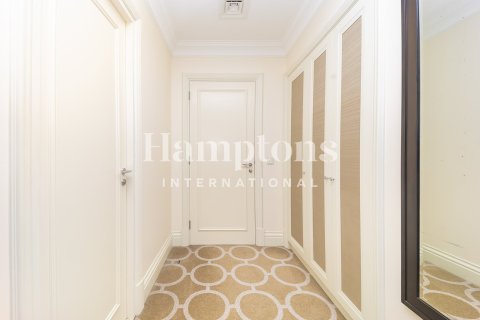 Hotel Apartment in Downtown Dubai (Downtown Burj Dubai), Dubai 2 bedrooms, 162.60997896 sq.m. № 63884 - photo 1