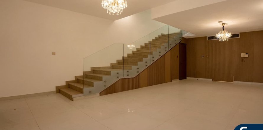 Таунхаус в Джумейра Вилладж Серкл, Дубай, 4 спальни, 364м², № 75265