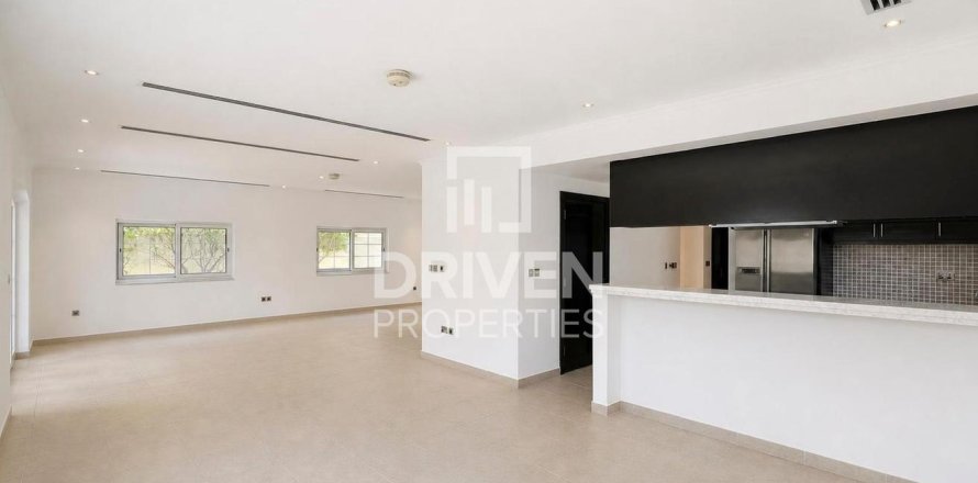 Villa à Jumeirah Park, Dubai, 3 chambres, 627.47 m², № 137039