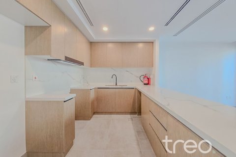 Снять в аренду таунхаус в Дубае: 3 спальни, 185.9м², № 120005 - фото 3