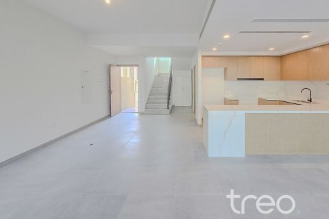 Снять в аренду таунхаус в Дубае: 3 спальни, 185.9м², № 120005 - фото 9