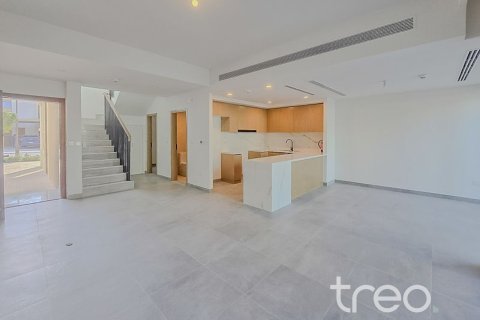 Снять в аренду таунхаус в Дубае: 3 спальни, 185.9м², № 120005 - фото 2