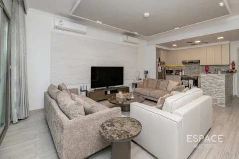 Townhouse in Dubai 4 bedrooms, 225 sq.m. № 71107 - photo 2