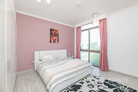 Townhouse in Dubai 4 bedrooms, 225 sq.m. № 71107 - photo 13