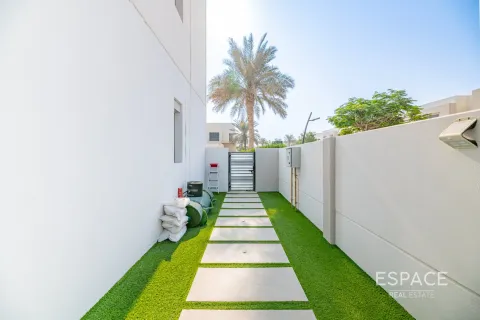 Townhouse in Dubai 4 bedrooms, 225 sq.m. № 71107 - photo 18
