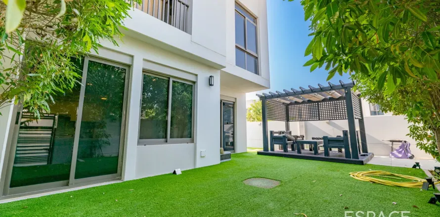 Townhouse in Dubai 4 bedrooms, 225 sq.m. № 71107