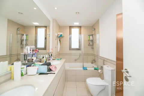 Townhouse in Dubai 4 bedrooms, 225 sq.m. № 71107 - photo 15