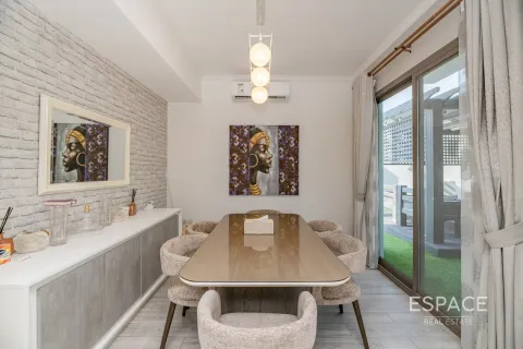 Townhouse in Dubai 4 bedrooms, 225 sq.m. № 71107 - photo 6