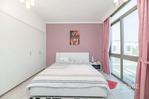 Townhouse in Dubai 4 bedrooms, 225 sq.m. № 71107 - photo 4