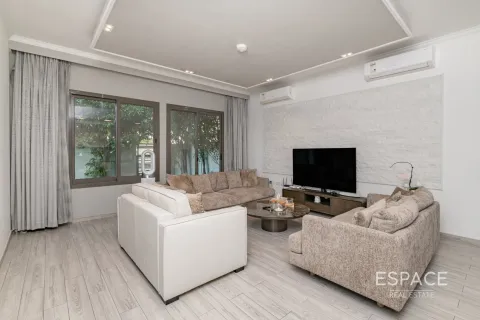 Townhouse in Dubai 4 bedrooms, 225 sq.m. № 71107 - photo 9