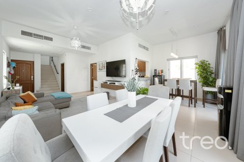 Maison de ville à Dubai, 3 chambres, 244.43 m², № 124712