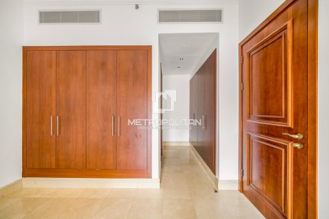 Townhouse in Palm Jumeirah, Dubai 3 bedrooms, 456 sq.m. № 72835 - photo 17