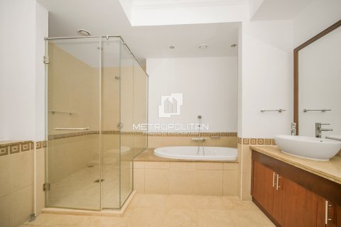 Townhouse in Palm Jumeirah, Dubai 3 bedrooms, 456 sq.m. № 72835 - photo 25