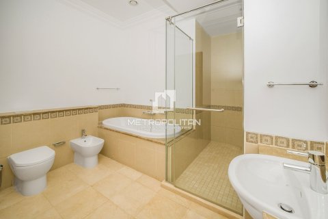 Townhouse in Palm Jumeirah, Dubai 3 bedrooms, 456 sq.m. № 72835 - photo 29