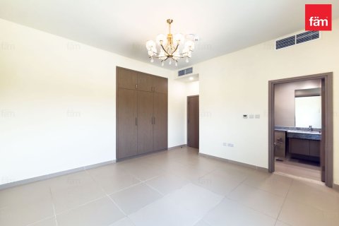 Villa in Dubai 5 bedrooms, 450 sq.m. № 123729 - photo 17
