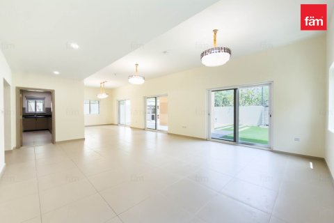 Villa in Dubai 5 bedrooms, 450 sq.m. № 123729 - photo 2