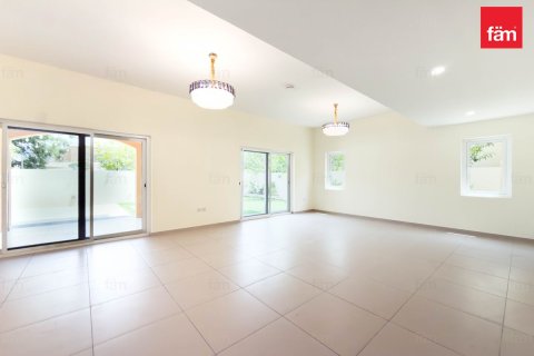 Villa in Dubai 5 bedrooms, 450 sq.m. № 123729 - photo 12