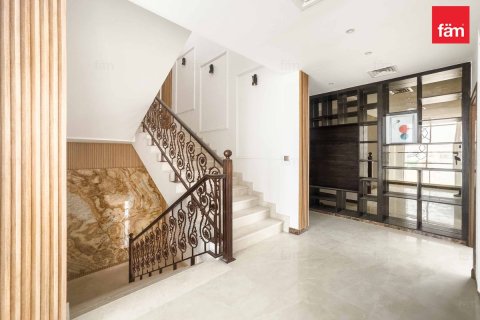 Villa en Dubai, 6 dormitorios, 456.3 m², № 41706 - foto 18