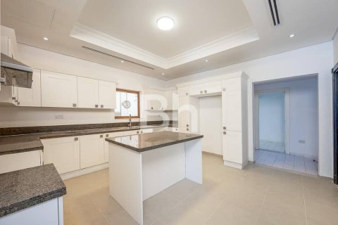Снять в аренду виллу в Al Furjan, Дубай: 5 спален, 600м², № 22035 - фото 8