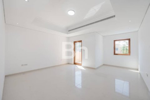 Снять в аренду виллу в Al Furjan, Дубай: 5 спален, 600м², № 22035 - фото 16