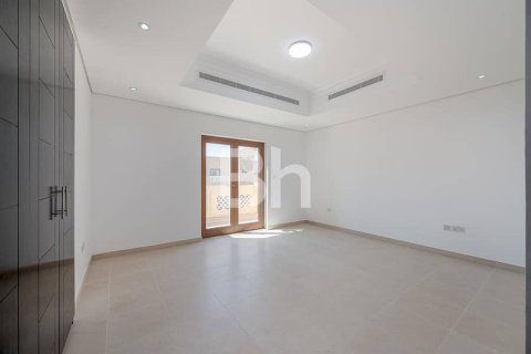 Снять в аренду виллу в Al Furjan, Дубай: 5 спален, 600м², № 22035 - фото 13