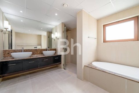 Снять в аренду виллу в Al Furjan, Дубай: 5 спален, 600м², № 22035 - фото 9