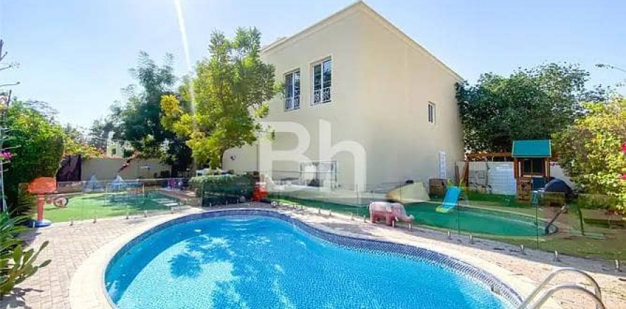 Вилла в Дубае, 4 спальни, 337м², № 22034