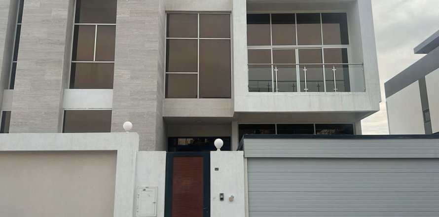 Apartment in Dubai 5 bedrooms, 464.8 sq.m. № 77677