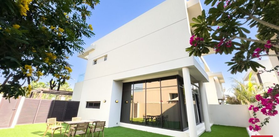 Villa in Dubai 3 bedrooms, 306.2 sq.m. № 109327