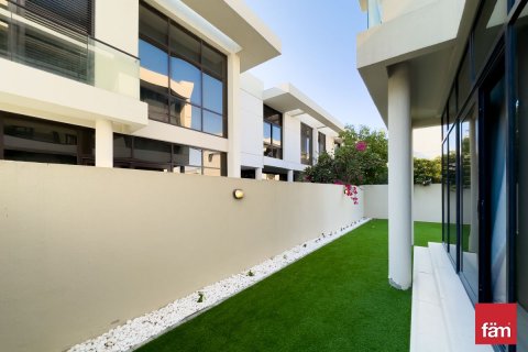 Villa in Dubai 3 bedrooms, 306.2 sq.m. № 109327 - photo 2