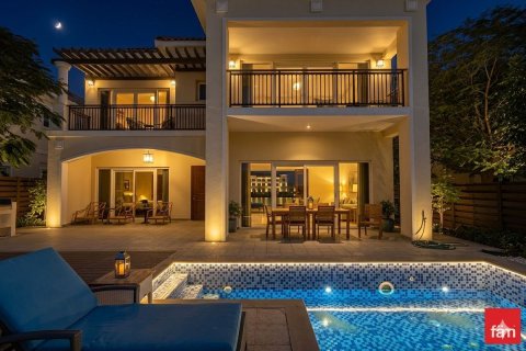 Villa in Dubai 4 bedrooms, 635.8 sq.m. № 109323